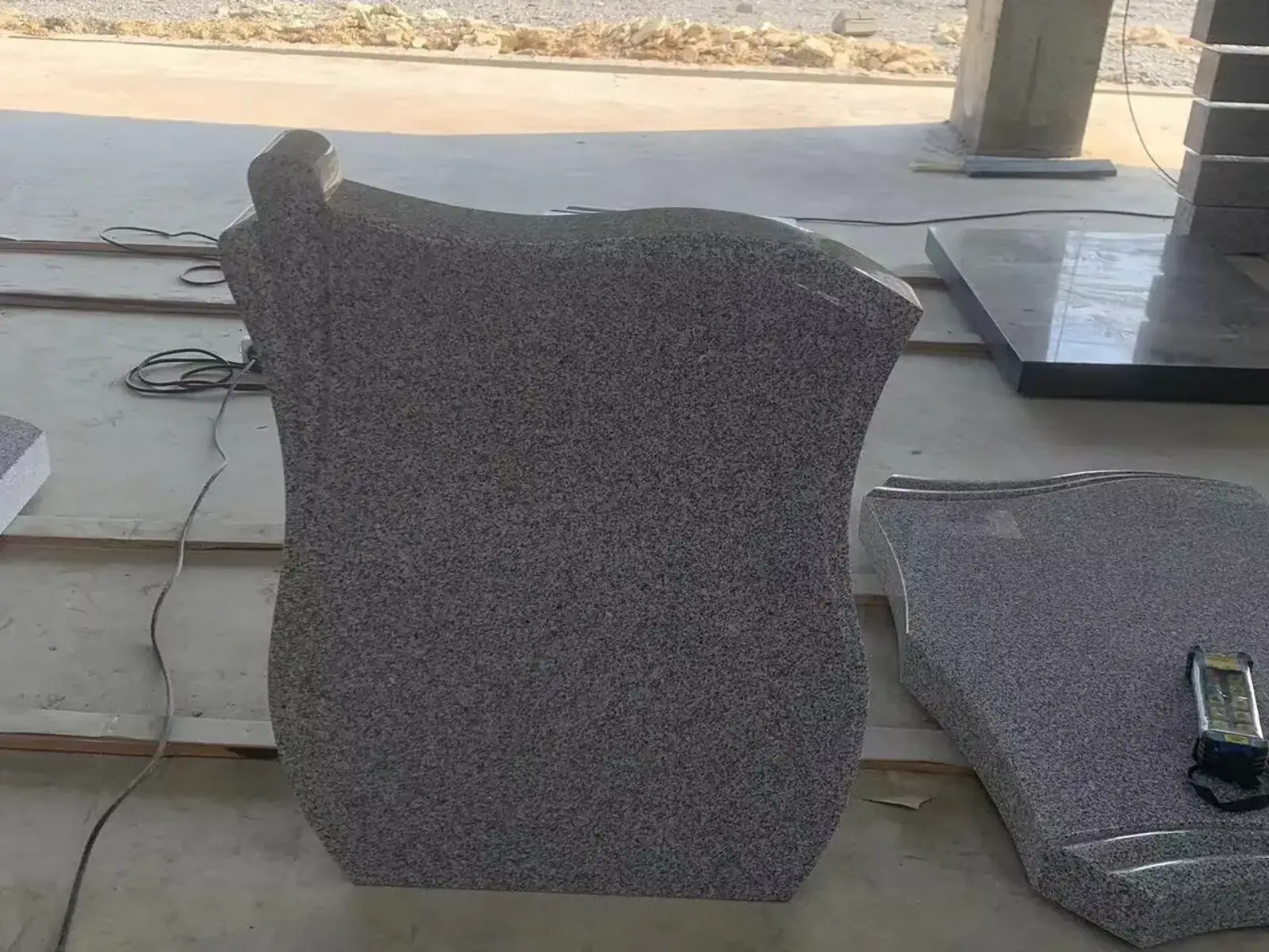 Granite Monuments for Romania Supplier