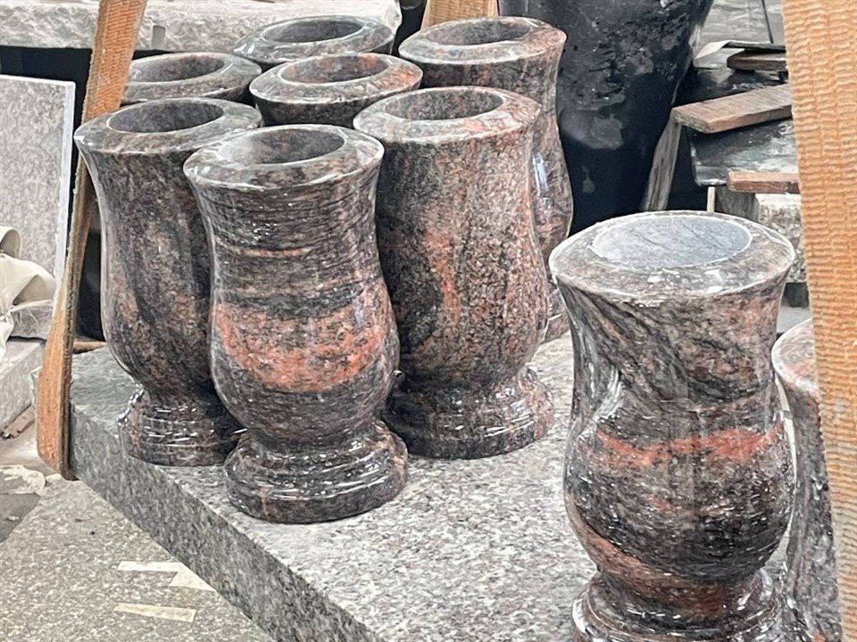 Gravestone vase Supplier