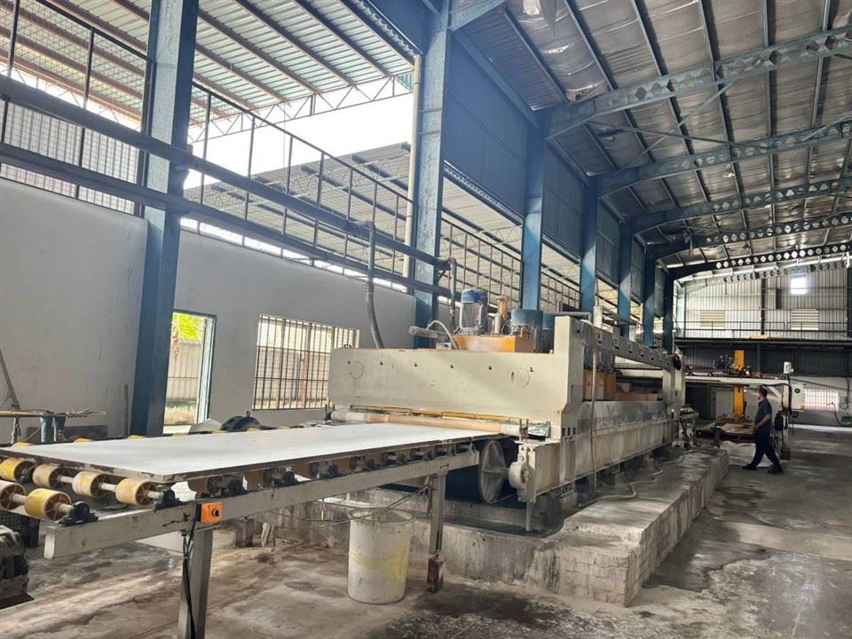 Jumbo Calacatta Quartz Slabs Manufacturer