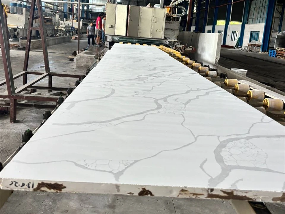Jumbo Calacatta Quartz Slabs