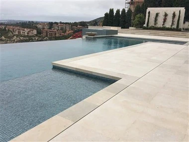 Are quartz slabs slippery when wet?