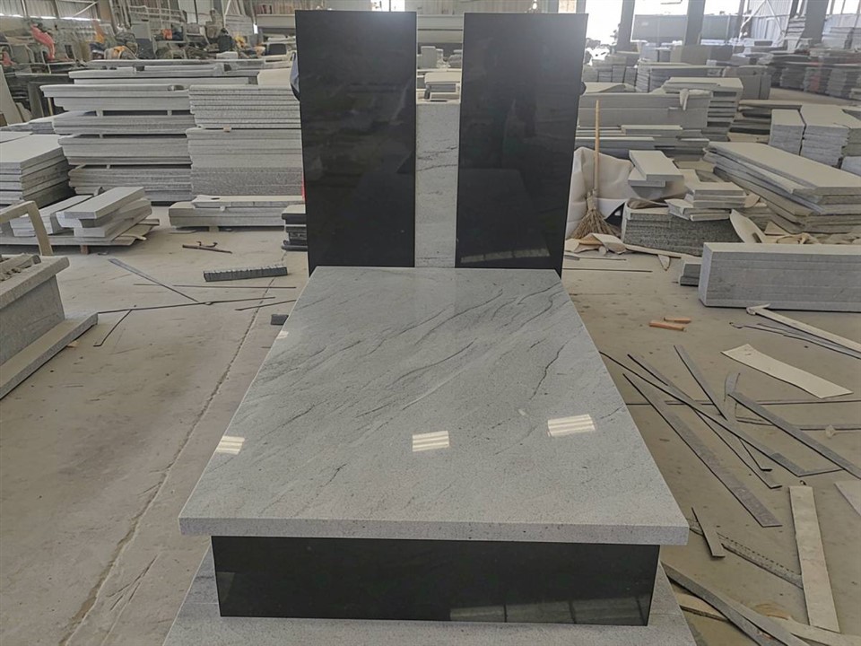 Polish Monument Black And Viscount White