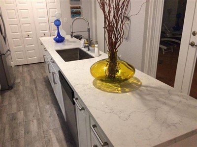 Natural Marble vs Quartz for Hotel Vanity Tops: Which is Better?